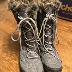 Columbia Quilted Gray Winter Boots with Fur Trim